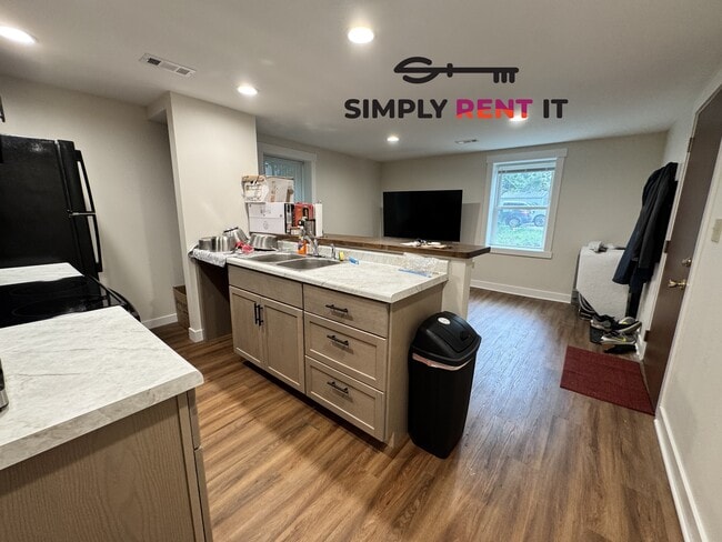 Photo - Renovated 2 Bedroom, 2 Bathroom on Campus! Available Now! Unit 11