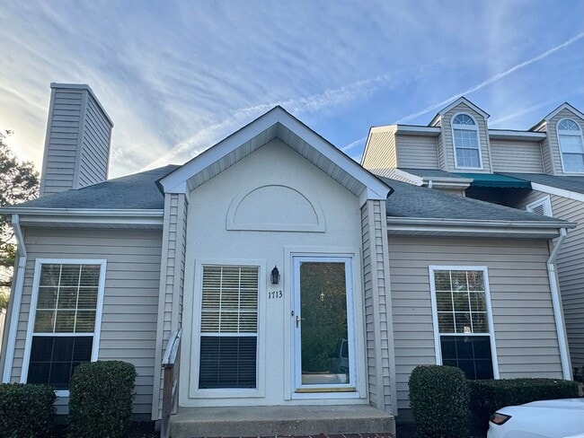 Photo - Awesome, 2 story, end unit condo right across from Honey Bee Golf Course in Virginia Beach-