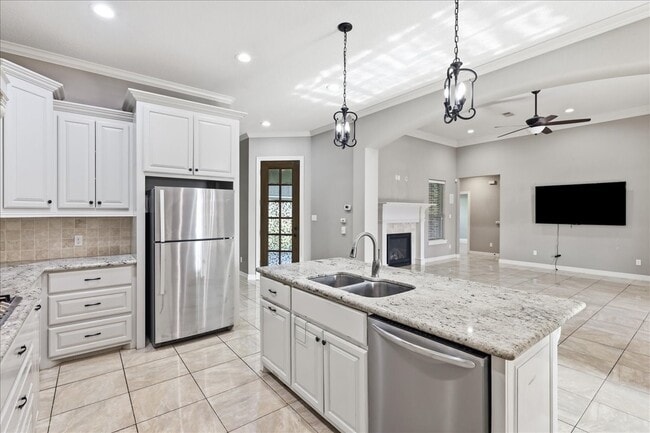 Photo - 160 Colonial Estates Dr