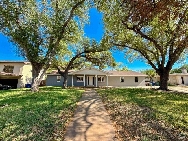 Building Photo - 405 Westmont Dr Rental