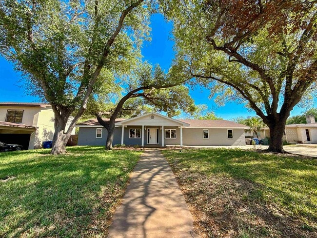 Photo - 405 Westmont Dr Casa