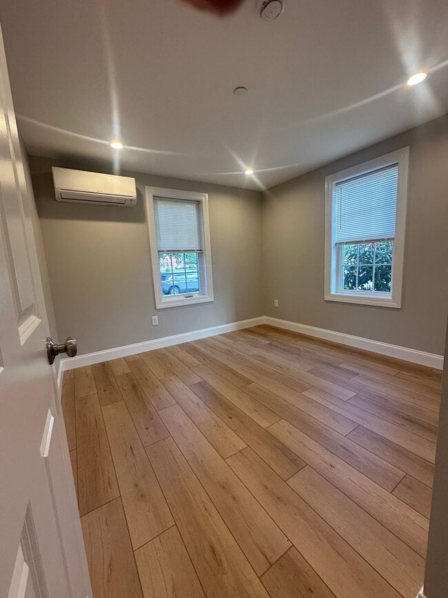 439 Main St Unit 104