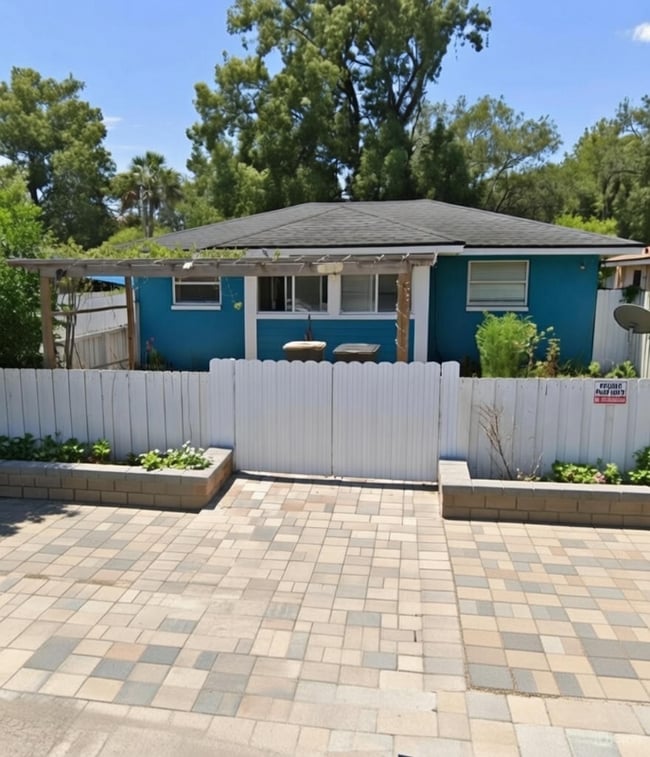 Building Photo - 1832 Callahan St