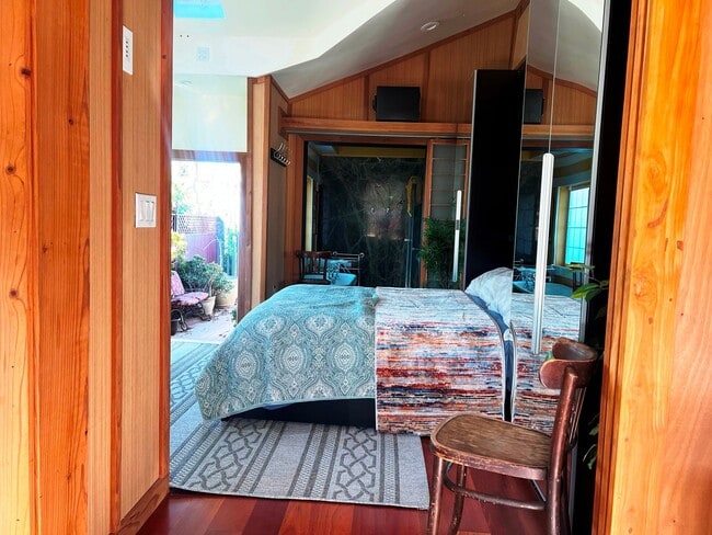 Photo - Cozy and Fully Furnished Burlingame Studio!