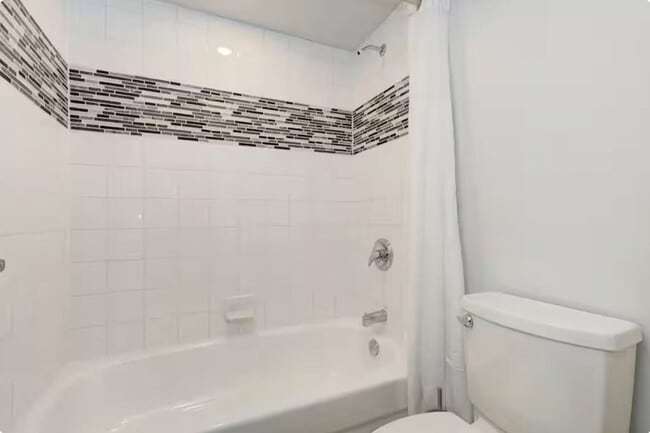 Photo - 330 McLeod St Unit SI ID1538984P