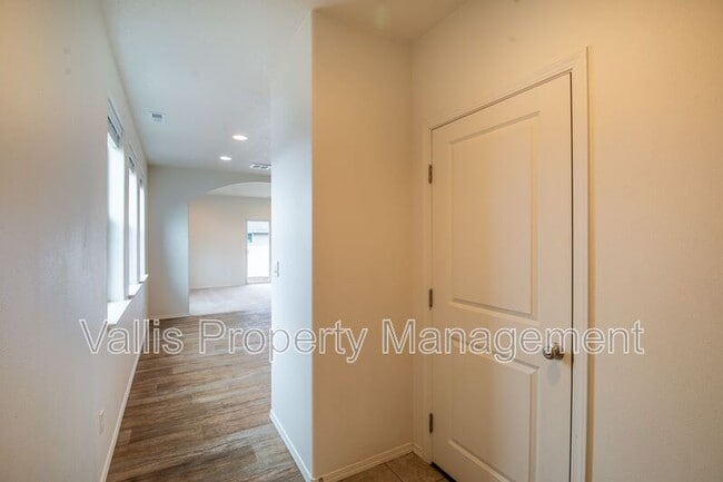 Building Photo - 4850 Heathwood St NE Rental