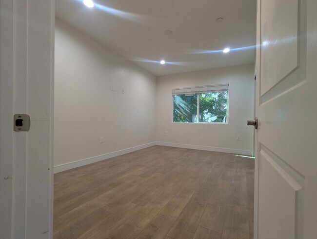 Photo - 14411 Vanowen St Unit 212