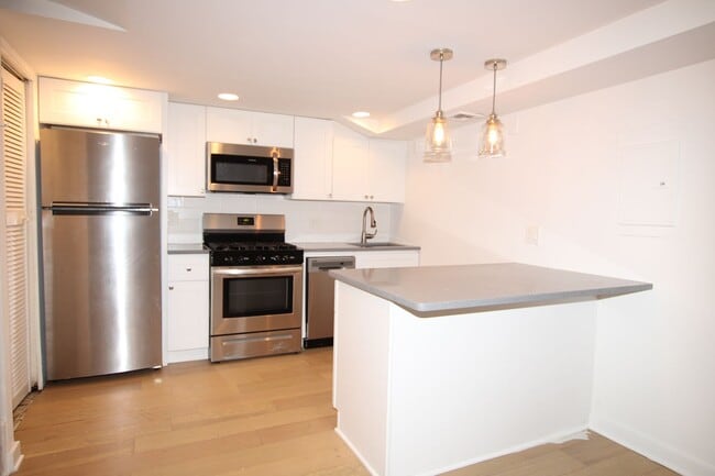 Photo - Spacious 2 bedroom unit in a great area in Graduate hospital Unit 1F/A