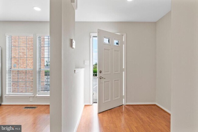 Photo - 1004 Dartmouth Glen Way