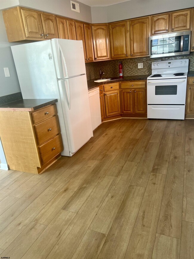 Photo - 5401 Edgewater Ave