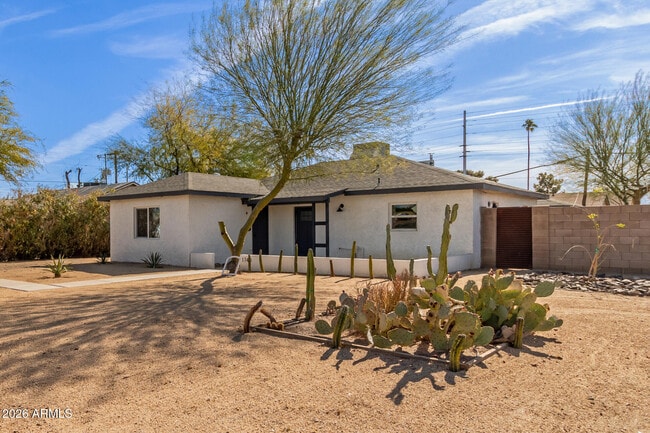 1743 W Verde Ln