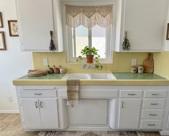 Photo - CORNER Upstairs Unit Within Small Gated Community! COMPLIMENTARY Shared Laundry! Spacious Floorplan! Unit 3753 Herman Ave