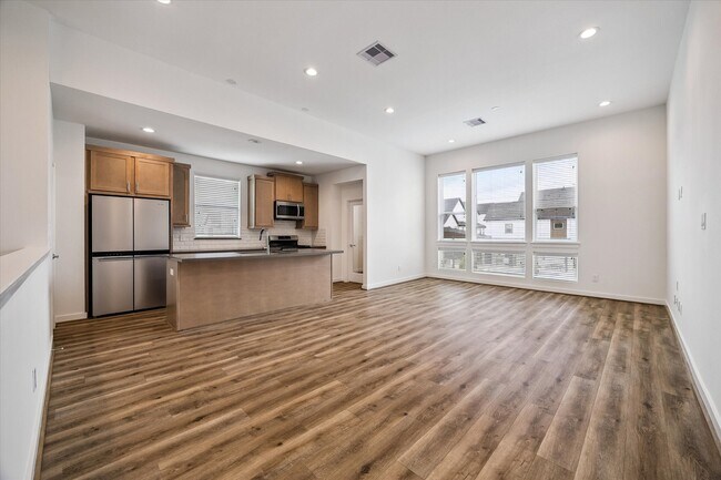Photo - 1117 Highland Square Ln