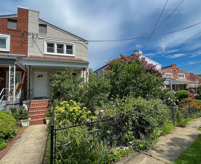 Photo - 5155 7th St NE