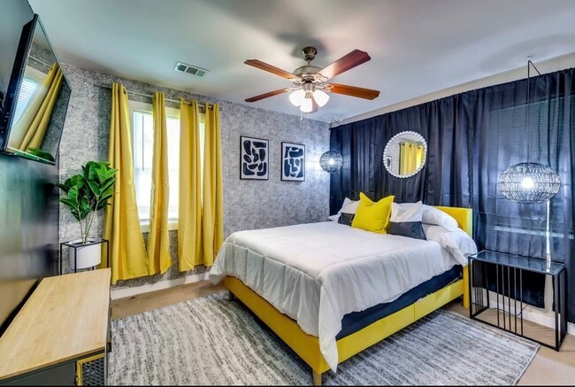 Photo - 1280 Kenilworth Dr SW