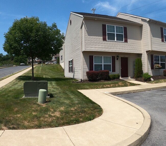 Photo - 2121 Quail Hollow Dr Townhome