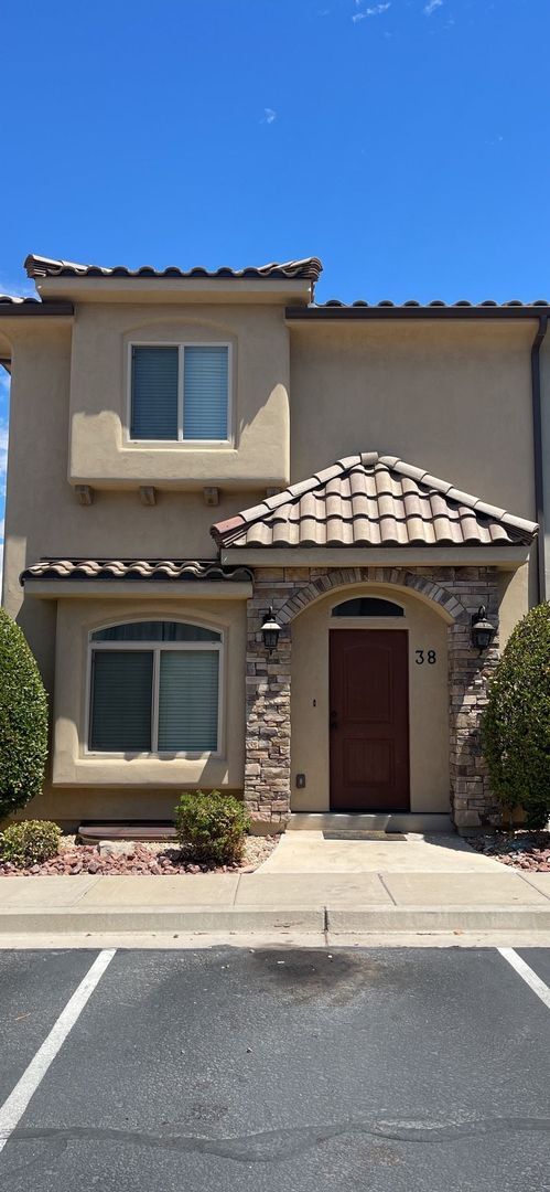 Photo - Pet Friendly! Spacious 4 Bedroom Townhome!