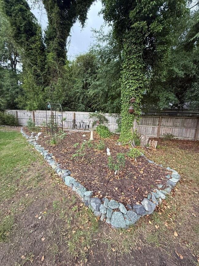 Photo - 4 Bedroom house minutes from Haymont!