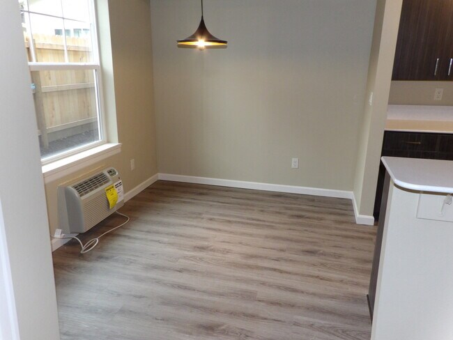 Photo - 690 SE 5th Ave