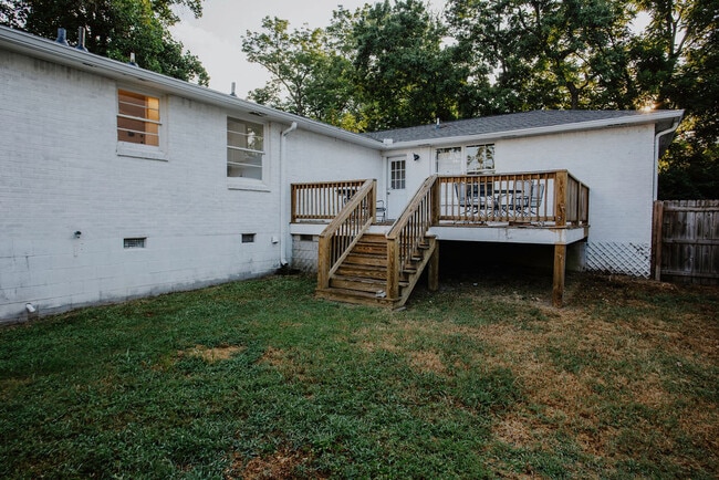 Photo - 1100 Grandview Dr