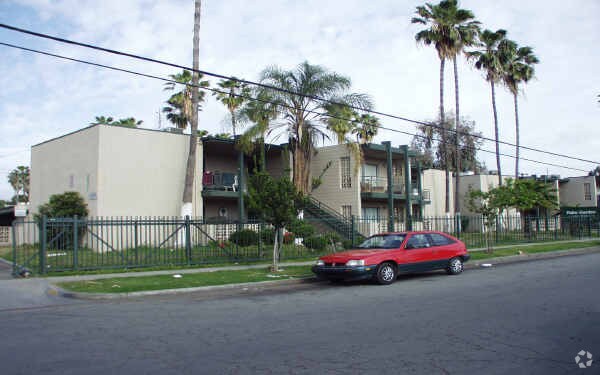 Photo - Palm Garden Apartments