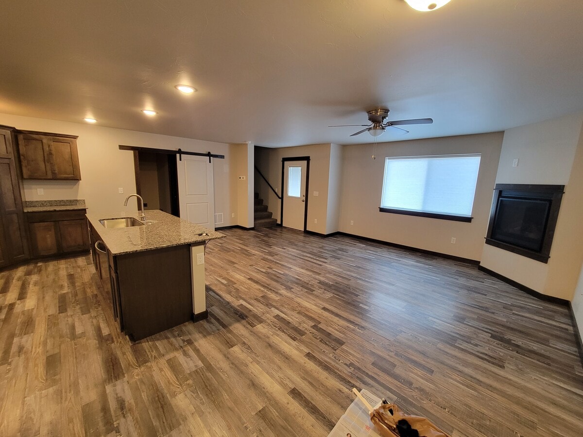 Photo - 605 Halfpipe St