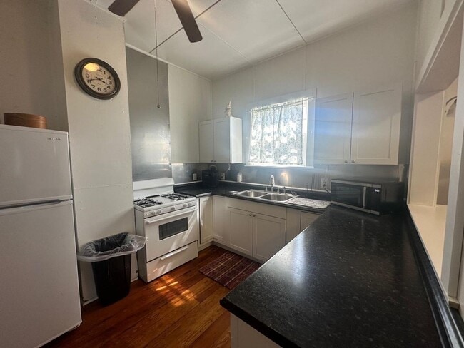 Photo - Salem Charm!