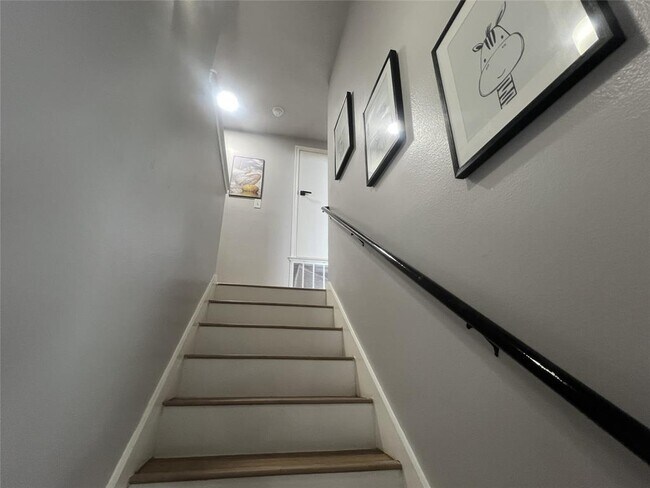 Photo - 2411 Glen Field Dr
