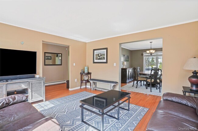 Photo - 102 Clinton St