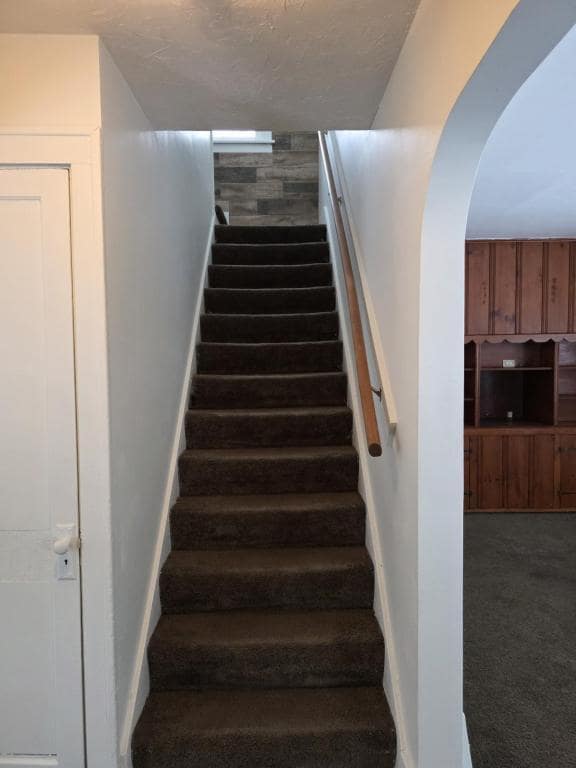 Photo - 1028 Clearview St NW