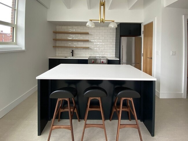 Building Photo - 188 Lincoln St Unit 1