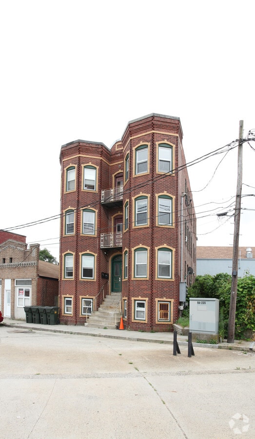 Primary Photo - 13 Hobron St