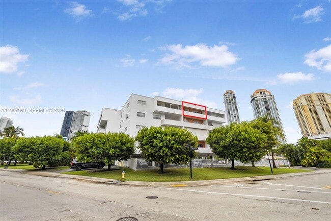 Building Photo - 18001 N Bay Rd Unit 505