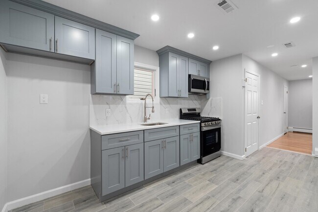 Photo - 144 W 30th St Unit 2