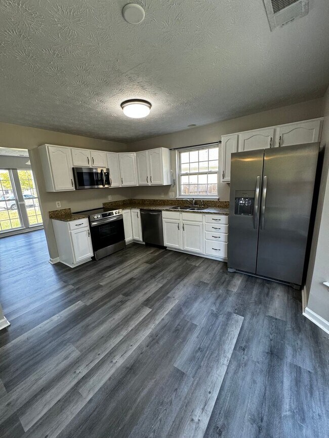 Photo - Newly renovated 3 bed/ 2.5 bath near Nasvh...