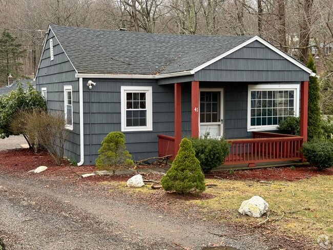 Building Photo - 41 Lake Dr Unit Front Rental