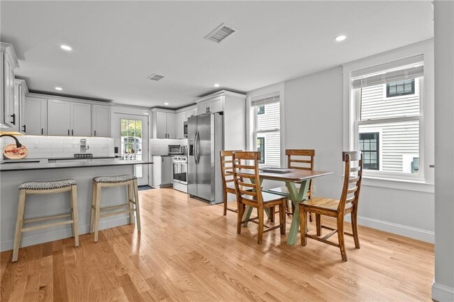 Photo - 484 Thames St