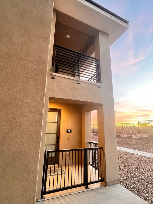 Building Photo - 2121 W Sonoran Desert Dr