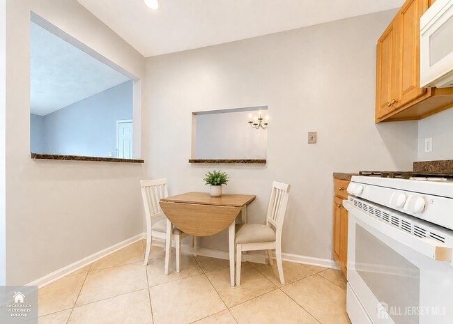 Photo - 482 Danbury Ln