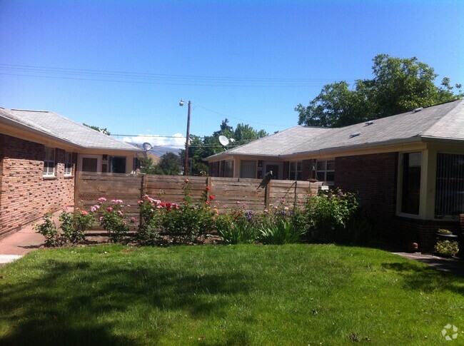 Building Photo - 903 W 10th St Rental