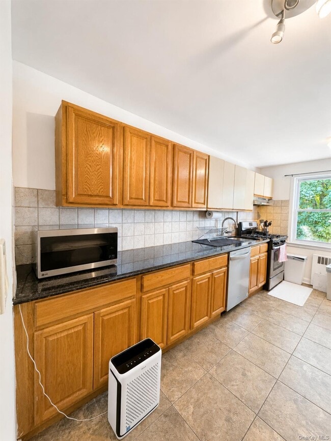 Photo - 43 1/2 Carpenter Ave Unit D