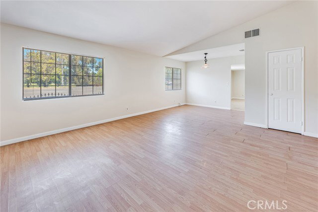 Photo - 5546 McLennan Ave