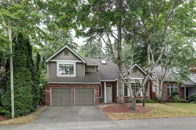 Building Photo - Beautifully Remodeled Home with Gourmet Kitchen & Fenced Yard in Klahanie