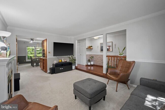 Photo - 9405 Chatteroy Pl