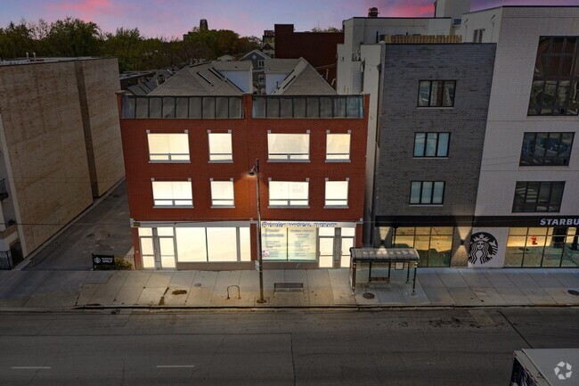 Building Photo - 3950 N Ashland Ave Unit 3 Rental
