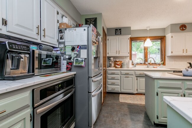 Photo - 5 Bed 3 Bath Home