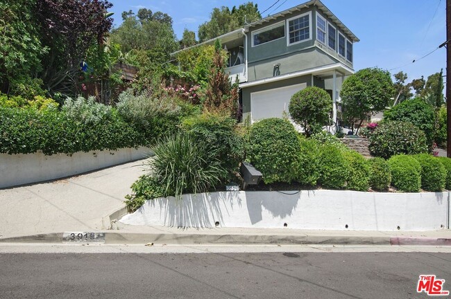 Building Photo - 3919 Wawona St Rental