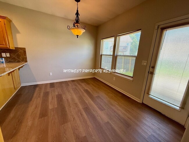 Photo - Beautiful 3 Bed, 2 Bath Ranch Home with Fireplace & Fenced Yard in Grandview!