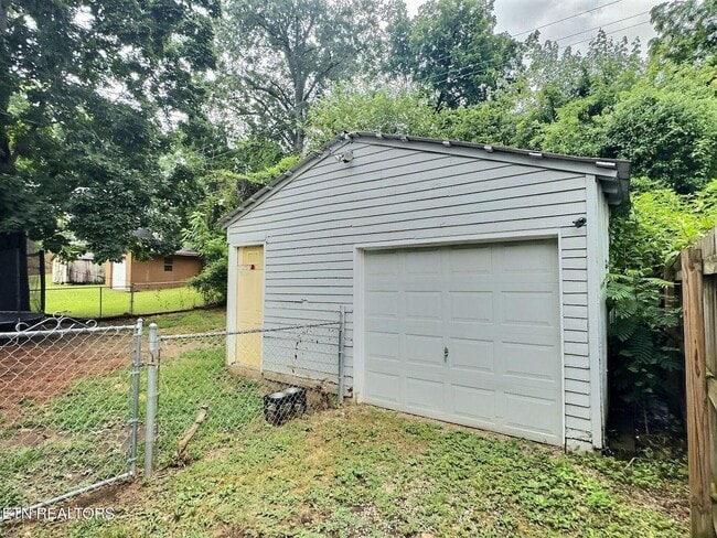 Photo - 316 Oglewood Ave