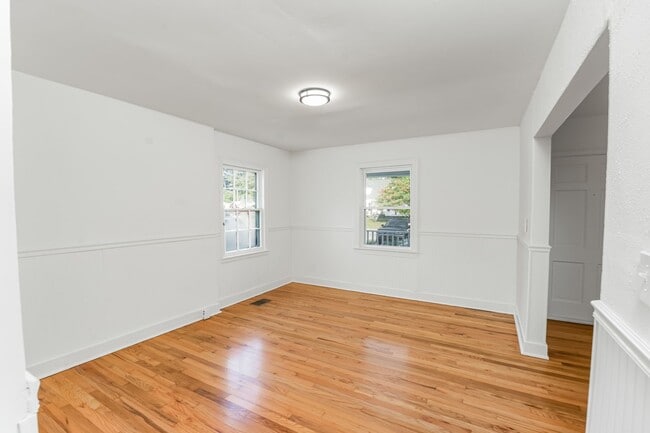 Photo - 806 S Moore Rd